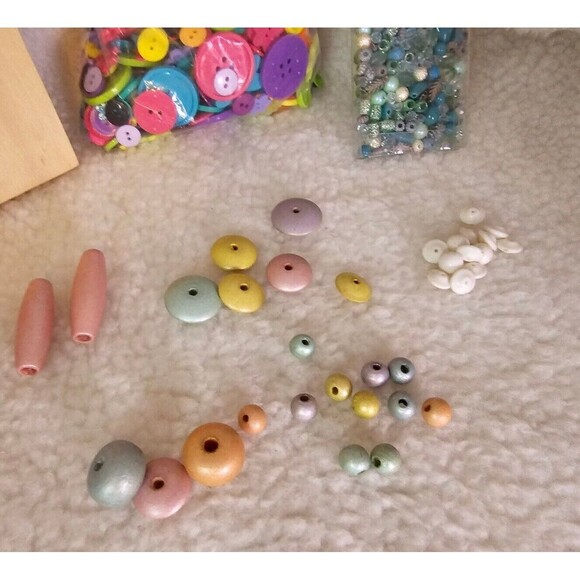 Bulk lot of Craft and/or Jewelry Making Beads  & Buttons Multi-Color - Picture 7 of 10